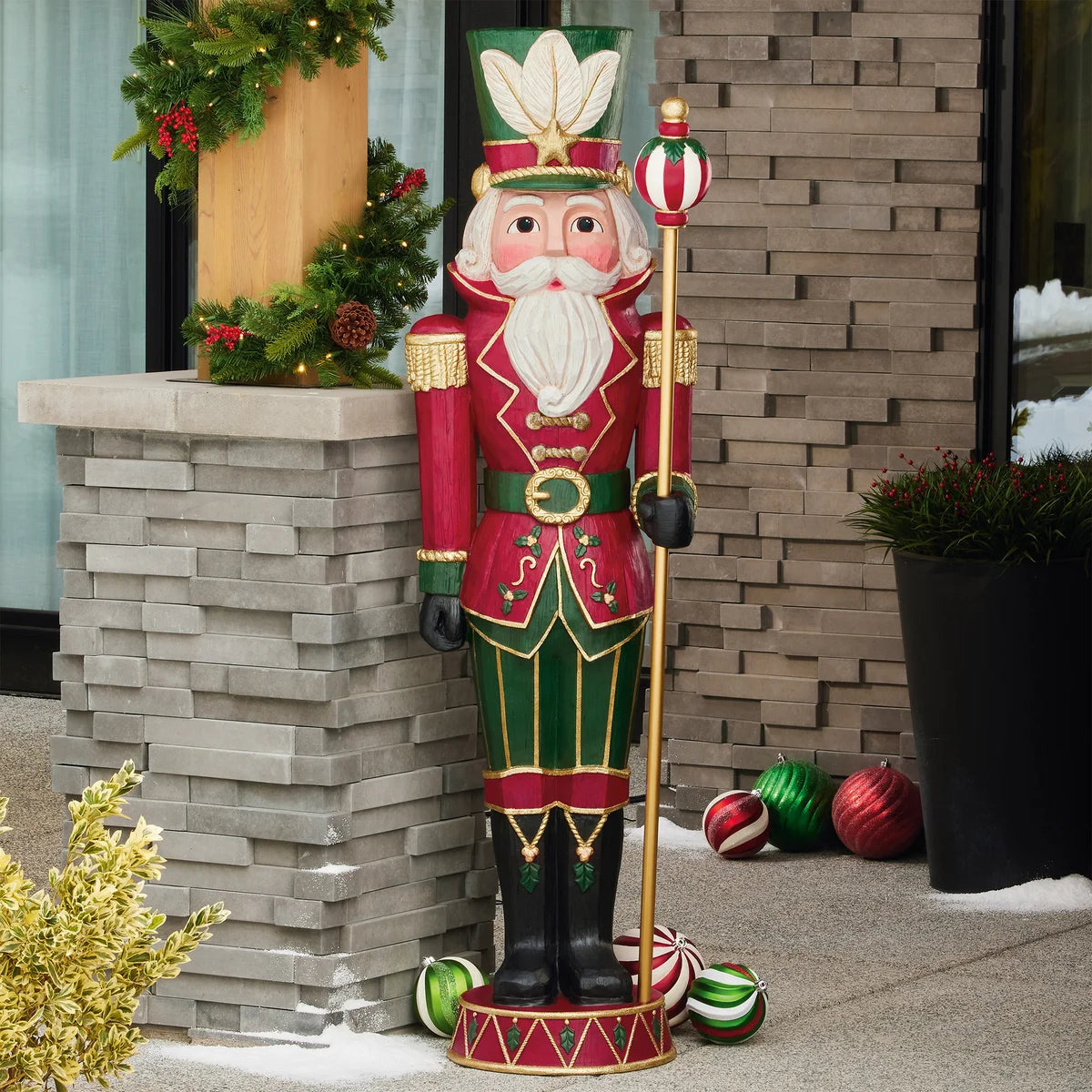 Traditional Grand Nutcracker 1.8 m (6 ft.)