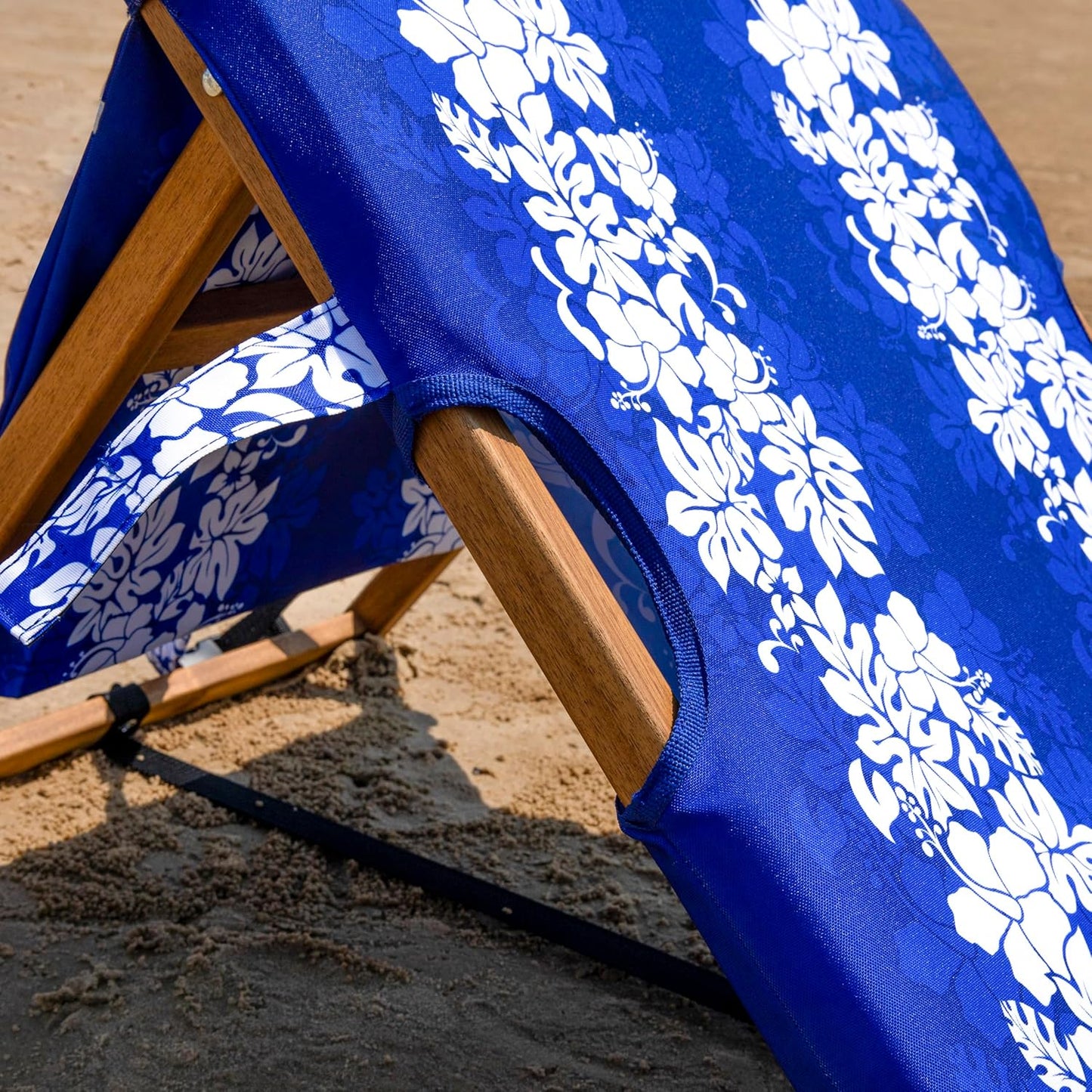 Portable Beach Mat Lounge Chair and Wooden Table – Heavy Duty Folding Lounger Backpack for Adults, Outdoor, Pool, Lawn, Patio, and Tanning, Floral Pattern